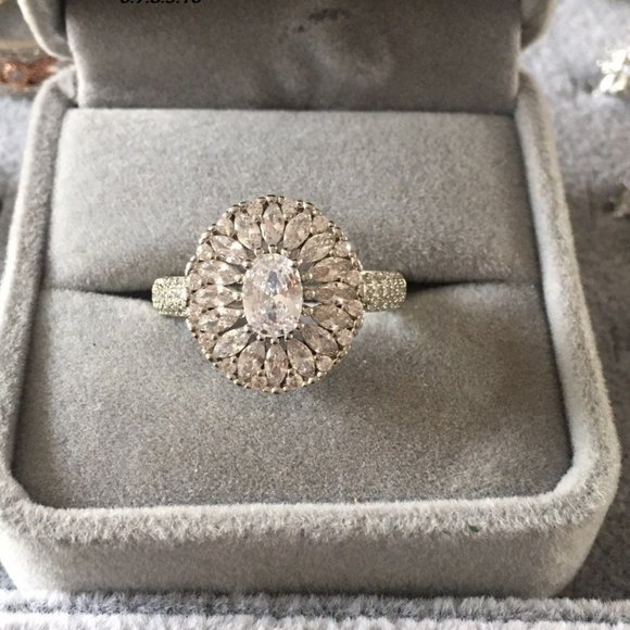 FAMILY BRIDAL WEDDING ENGAGEMENT RING - Picture 1 of 4